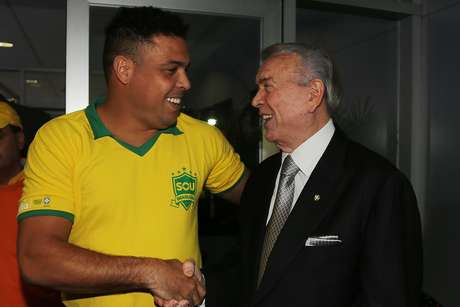 Ex-jogador (esq) afirmou também que sente "orgulho" pelas manifestações em todo o País <p>Ex-jogador (esq) afirmou também que sente "orgulho" pelas manifestações em todo o País</p>