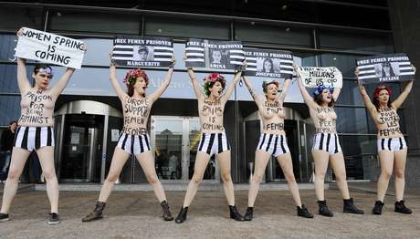 AFP en español Miembros de Femen protestan ante el Parlamento Europeo en apoyo a las jóvenes juzgadas en Túnez