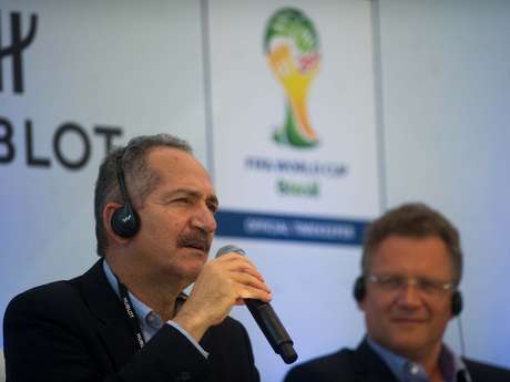 Aldo Rebelo afirmou que arenas da Copa de 2014 terão cinturões de isolamento <p>Aldo Rebelo afirmou que arenas da Copa de 2014 terão cinturões de isolamento</p>