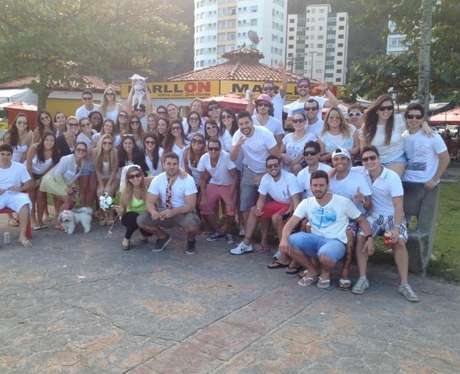 Mais de 50 amigos ajudaram Paulo na iniciativa <p>Mais de 50 amigos ajudaram Paulo na iniciativa</p>
