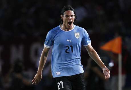 Cavani decidiu a partida com bela jogada no primeiro tempo <p>Cavani decidiu a partida com bela jogada no primeiro tempo</p>