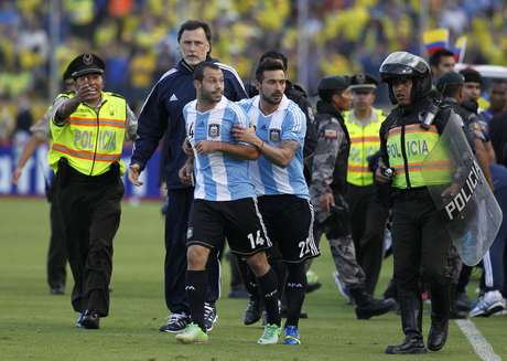 Mascherano foi expulso após o ato <p>Mascherano foi expulso após o ato </p>