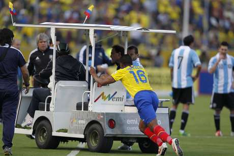 O argentino chutou o motorista da maca durante o confronto entre Argentina e Equador <p>O argentino chutou o motorista da maca durante o confronto entre Argentina e Equador</p>