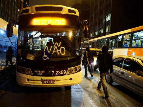 Maior parte dos veículos foi alvo de pichações ou apedrejamento <p>Maior parte dos veículos foi alvo de pichações ou apedrejamento</p>