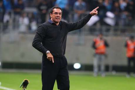 Técnico deixou clube gaúcho na manhã deste sábado <p>Técnico deixou clube gaúcho na manhã deste sábado</p>