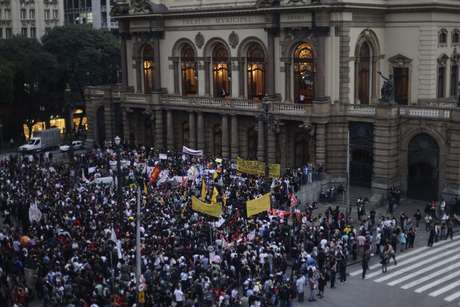 Gabriela Biló / Futura Press <p>Manifestação parou o centro de São Paulo nesta quinta-feira</p>