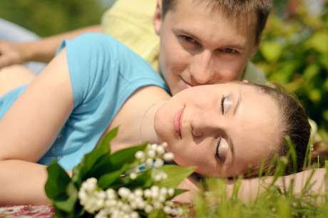 Enquanto homens apresentam dores no peito como sintoma de infarto, mulheres costumam ter náuseas e dores abdominais, segundo estudo Enquanto homens apresentam dores no peito como sintoma de infarto, mulheres costumam ter náuseas e dores abdominais, segundo estudo