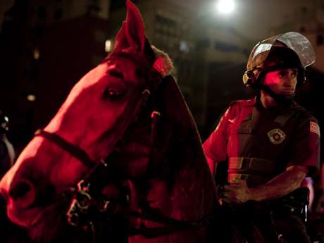Policiais militares durante confronto com manifestantes <p>Policiais militares durante confronto com manifestantes</p>