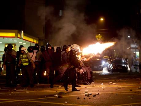 Policiais e manifestantes se enfrentaram em protesto nesta quinta-feira <p>Policiais e manifestantes se enfrentaram em protesto nesta quinta-feira</p>