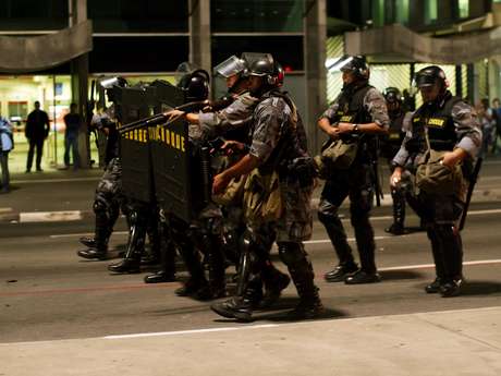 Manifestantes denunciaram uso de força excessiva por parte de policiais militares <p>Manifestantes denunciaram uso de força excessiva por parte de policiais militares</p>