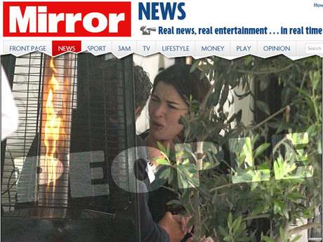 Charles Saatch segurou o pescoço de Nigella durante uma discussão em um restaurante <p>Charles Saatch segurou o pescoço de Nigella durante uma discussão em um restaurante</p>