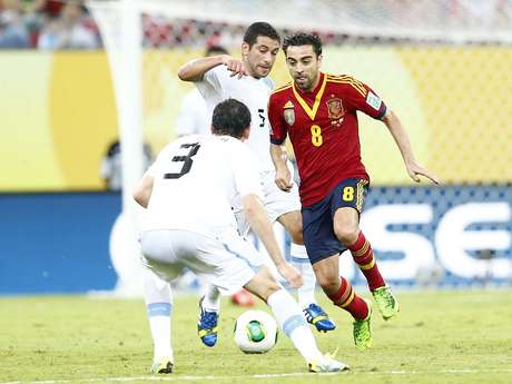 Xavi pediu para jogar de forma diferente na seleção, segundo auxiliar <p>Xavi pediu para jogar de forma diferente na seleção, segundo auxiliar</p>