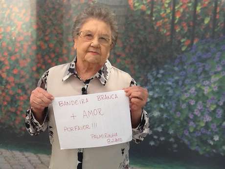 Palmirinha postou foto pedindo paz em protestos Palmirinha postou foto pedindo paz em protestos