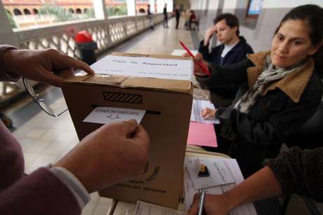 Télam <p>En la práctica, las PASO también sirven como una "boca de urna", para saber donde están parados los candidatos de cara a las elecciones de segundo término </p>