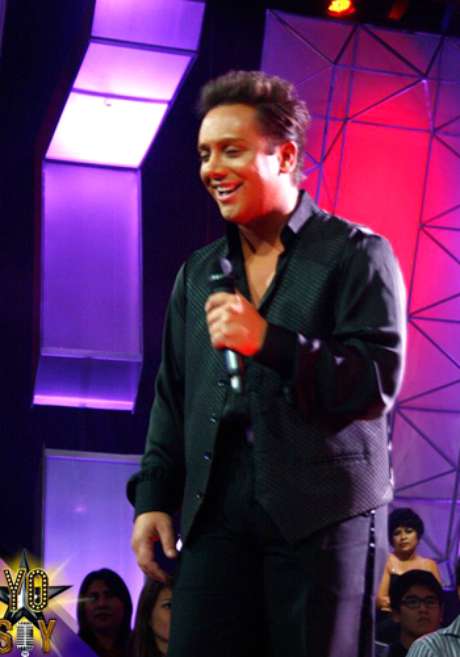 Sitio Oficial Facebook Yo Soy Jano Canavesi imita a Luis Miguel