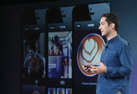 CEO do Instagram, Kevin Systrom, anuncia a novidade na sede do Facebook <p>CEO do Instagram, Kevin Systrom, anuncia a novidade na sede do Facebook</p>
