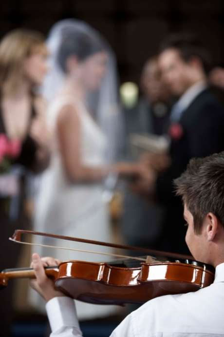 1. Pense em um aspecto do casamento em que você gostaria de ter mais influênciaNão é nenhum segredo que a noiva vai querer planejar cada detalhe do casamento, do princípio ao fim. Mas antes que ela decida tudo, deixe claro que quer ajudar. Comente sobre um aspecto que gostaria de ter maior influência, como na escolha da música, do DJ, do fotógrafo. Se vocês não conseguem trabalhar em conjunto no planejamento do casamento, como vão ser capazes de trabalhar juntos em outros grandes eventos na vida? <p><strong>1. Pense em um aspecto do casamento em que você gostaria de ter mais influência</strong><br />Não é nenhum segredo que a noiva vai querer planejar cada detalhe do casamento, do princípio ao fim. Mas antes que ela decida tudo, deixe claro que quer ajudar. Comente sobre um aspecto que gostaria de ter maior influência, como na escolha da música, do DJ, do fotógrafo. Se vocês não conseguem trabalhar em conjunto no planejamento do casamento, como vão ser capazes de trabalhar juntos em outros grandes eventos na vida?</p>