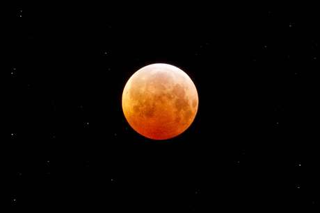 Solstício de inverno coincidiu com eclipse total da lua no Hemisfério Norte em 2010 Solstício de inverno coincidiu com eclipse total da lua no Hemisfério Norte em 2010