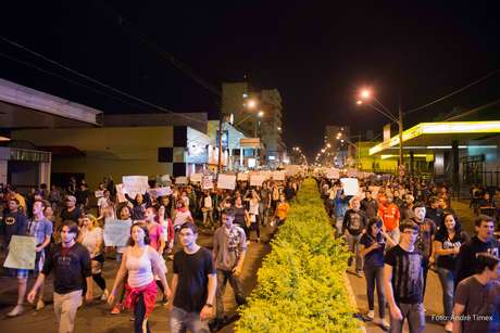 Manifestantes caminharam cerca de 10 quilômetros pelas ruas da cidade <p>Manifestantes caminharam cerca de 10 quilômetros pelas ruas da cidade</p>