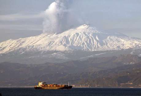 O vulcão Etna, na ilha da Sicília O vulcão Etna, na ilha da Sicília