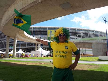 Taxista "Zé do Gol" fez música em homenagem a título conquistado sob o comando de Felipão <p>Taxista "Zé do Gol" fez música em homenagem a título conquistado sob o comando de Felipão</p>