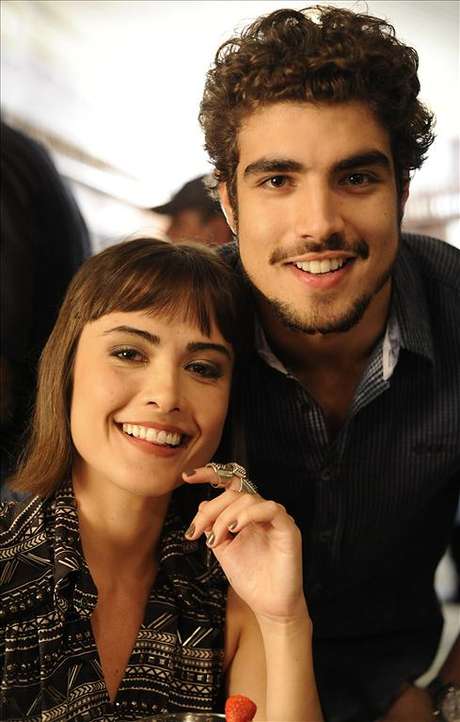 Félix (Mateus Solano) chegará durante uma brincadeira de strip-tease entre Michel (Caio Castro) e Patrícia (Maria Casadevall) <p>Félix (Mateus Solano) chegará durante uma brincadeira de strip-tease entre Michel (Caio Castro) e Patrícia (Maria Casadevall)</p>