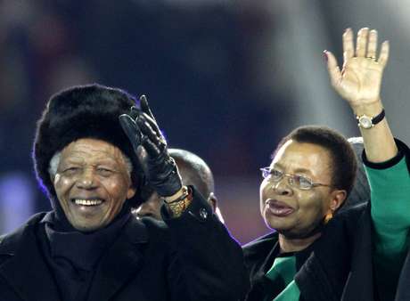 Antes da final da Copa do Mundo de 2010, realizada na África do Sul, Mandela percorreu o gramado do Soccer City <p>Antes da final da Copa do Mundo de 2010, realizada na África do Sul, Mandela percorreu o gramado do Soccer City </p>