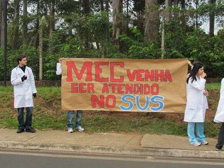 Os estudantes da UFSCar cobram uma solução urgente do MEC para os problemas do curso <p>Os estudantes da UFSCar cobram uma solução urgente do MEC para os problemas do curso</p>