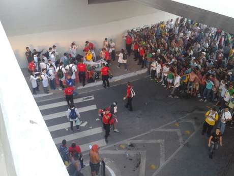 O manifestante foi levado ao Hospital João XXIII <p>O manifestante foi levado ao Hospital João XXIII</p>