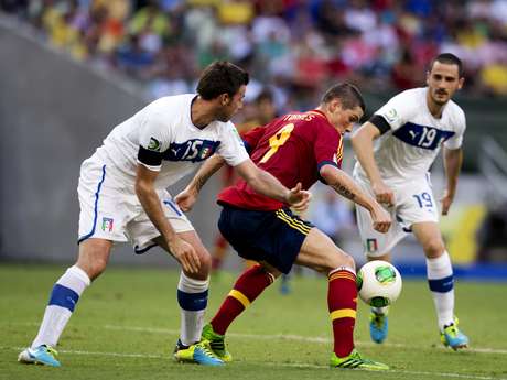 Bonucci (à dir.) foi o único jogador a desperdiçar sua cobrança nas penalidades máximas <p>Bonucci (à dir.) foi o único jogador a desperdiçar sua cobrança nas penalidades máximas</p>