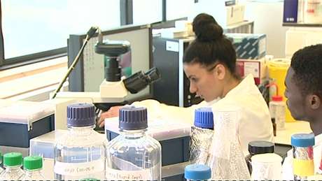 Críticos afirmam que a técnica pioneira de fertilização in vitro é antiética Críticos afirmam que a técnica pioneira de fertilização in vitro é antiética