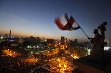 Manifestantes tomam a Praça Tahrir, no Cairo: contestação em massa de volta às ruas egípcias <p>Manifestantes tomam a Praça Tahrir, no Cairo: contestação em massa de volta às ruas egípcias</p>