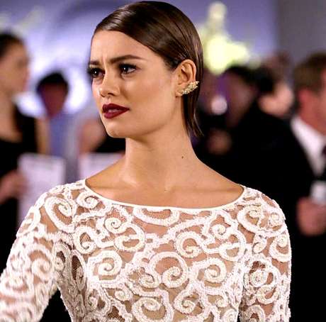 A Amora, de Sangue Bom, usa ear cuff em cena da novela <p>A Amora, de <em>Sangue Bom</em>, usa ear cuff em cena da novela</p>