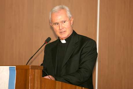 O alto prelado detido é Nunzio Scarano, responsável pelo serviço de contabilidade da Administração do Patrimônio da Sede Apostólica (APSA), o órgão que administra o imenso capital imobiliário do Vaticano <p>O alto prelado detido é Nunzio Scarano, responsável pelo serviço de contabilidade da Administração do Patrimônio da Sede Apostólica (APSA), o órgão que administra o imenso capital imobiliário do Vaticano</p>