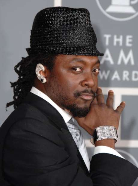 O rapper Will.i.am mostra que a moda não é só das modas e usa modelo chamativo do acessório <p>O rapper Will.i.am mostra que a moda não é só das modas e usa modelo chamativo do acessório</p>
