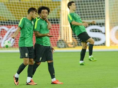 Neymar e Marcelo são amigos próximos na Seleção Brasileira <p>Neymar e Marcelo são amigos próximos na Seleção Brasileira</p>
