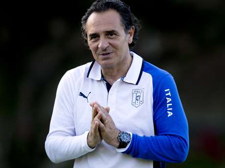 Segundo Prandelli, a Seleção Brasileira pode ter vantagem diante da Espanha se conseguir manter um ritmo alto na decisão <p>Segundo Prandelli, a Seleção Brasileira pode ter vantagem diante da Espanha se conseguir manter um ritmo alto na decisão</p>