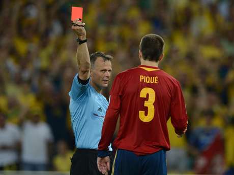 Piqué foi expulso no segundo tempo após falta dura em Neymar <p>Piqué foi expulso no segundo tempo após falta dura em Neymar</p>