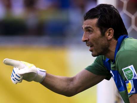 Buffon pegou três pênaltis e decidiu a favor da Itália <p>Buffon pegou três pênaltis e decidiu a favor da Itália</p>
