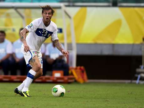 Diamanti expõe seus braços tatuados no jogo contra o Uruguai <p>Diamanti expõe seus braços tatuados no jogo contra o Uruguai</p>
