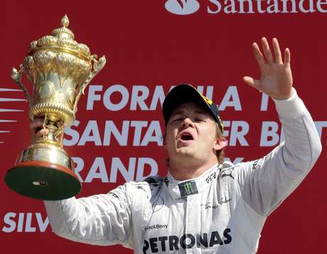 Alemão celebra vitória no GP da Inglaterra, neste domingo (30); ele está a apenas 50 pontos do líder <p>Alemão celebra vitória no GP da Inglaterra, neste domingo (30); ele está a apenas 50 pontos do líder </p>