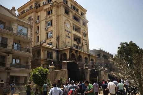 Sede da Irmandade Muçulmana no Cairo foi invadida e saqueada Sede da Irmandade Muçulmana no Cairo foi invadida e saqueada