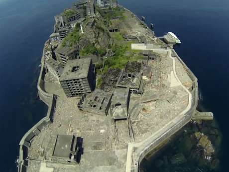Ilha japonesa inspirou cenário do filme 007 - Skyfall Ilha japonesa inspirou cenário do filme <I>007 - Skyfall</i>