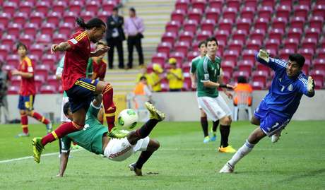 Derik fez o gol de empate da Espanha e iniciou a reação Derik fez o gol de empate da Espanha e iniciou a reação