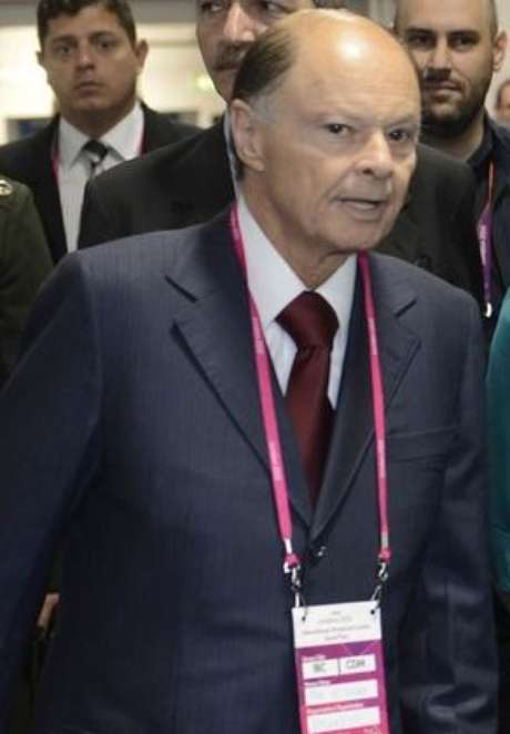 O bispo Edir Macedo é o dono da TV Record e líder da igreja Universal O bispo Edir Macedo é o dono da TV Record e líder da igreja Universal