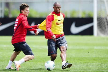 Inter quer manter o lateral Fabrício <p>Inter quer manter o lateral Fabrício</p>
