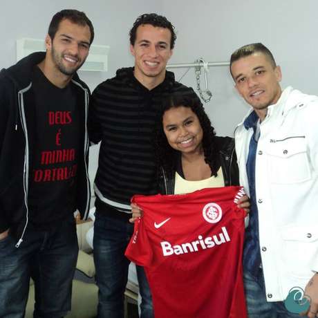 No hospital, Ritchieli recebeu a visita dos jogadores do Inter Muriel, Leandro Damião e D'Alessandro <p>No hospital, Ritchieli recebeu a visita dos jogadores do Inter Muriel, Leandro Damião e D'Alessandro</p>