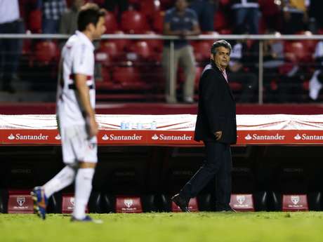 Após derrota, Ney Franco ouviu torcedores do São Paulo cantarem o nome de Muricy Ramalho <p>Após derrota, Ney Franco ouviu torcedores do São Paulo cantarem o nome de Muricy Ramalho</p>