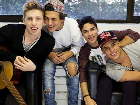 Jonathan, Gui, Igor e Michael formam a banda P9 <p>Jonathan, Gui, Igor e Michael formam a banda P9</p>