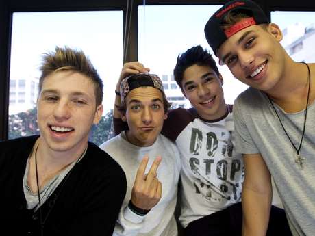 Jonathan, Gui, Igor e Michael formam a banda P9 <p>Jonathan, Gui, Igor e Michael formam a banda P9</p>
